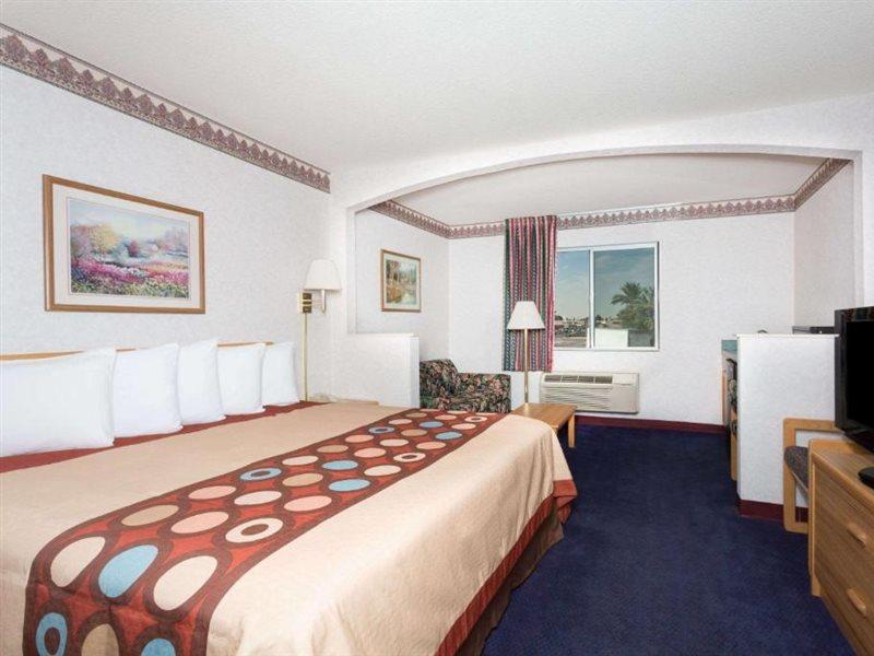 Days Inn By Wyndham Phoenix West Exterior photo