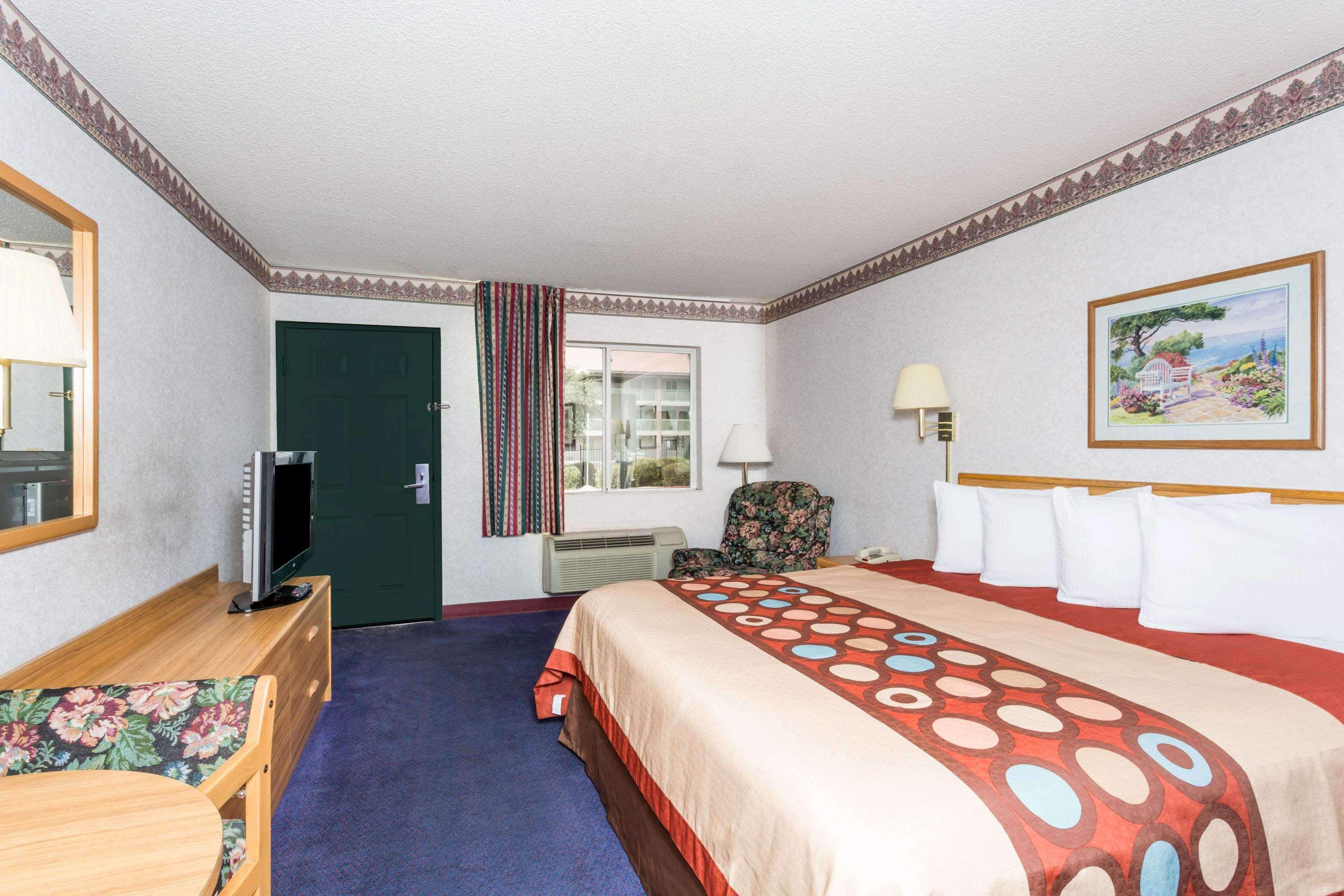Days Inn By Wyndham Phoenix West Exterior photo